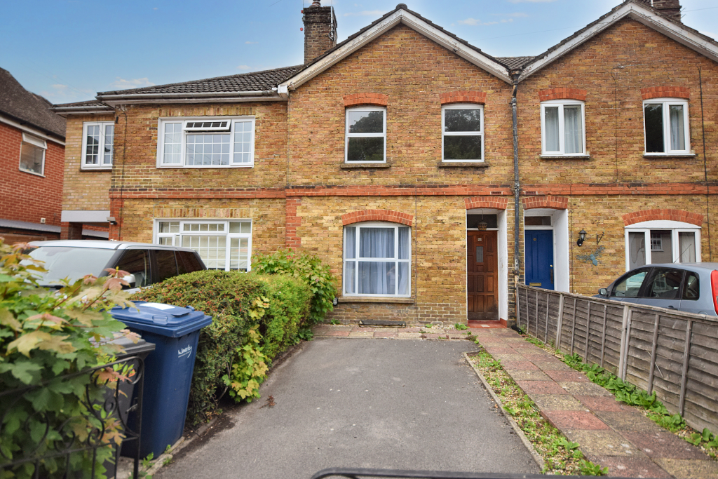 FOR SALE BY AUCTION – ROWLEDGE, FARNHAM