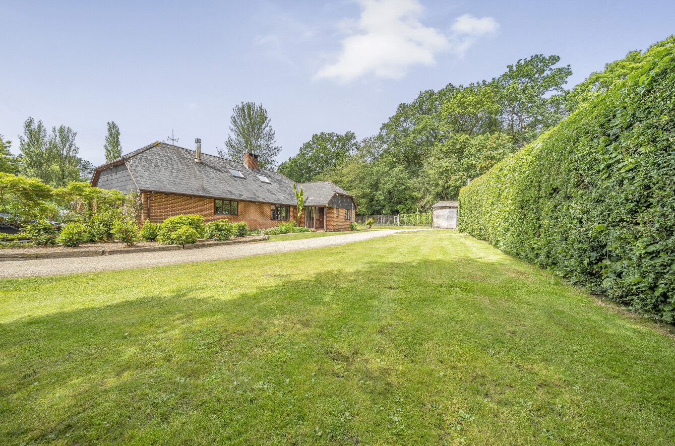 Family Home in South Farnham – £925,000